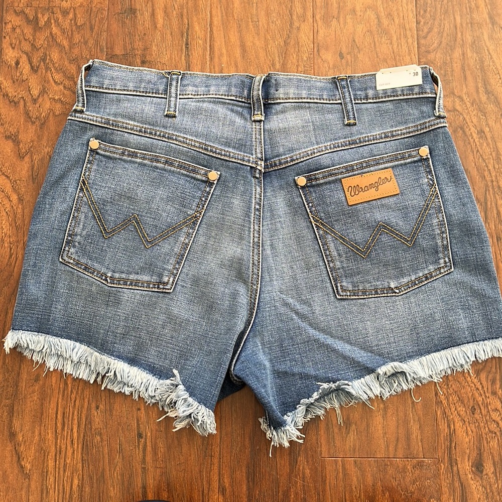 Wrangler shorts - Picture 2 of 4